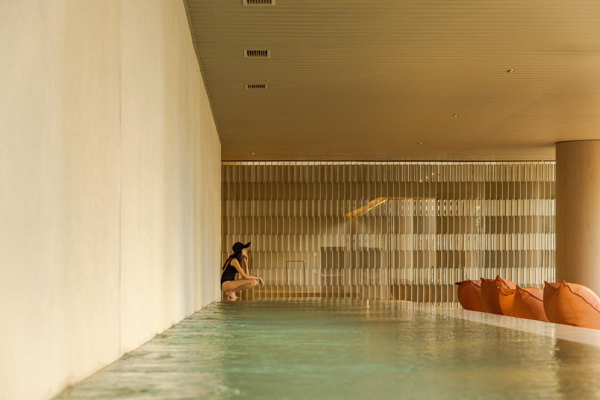 Foto real da piscina climatizada com raia de 25 metros do Praça Henrique Monteiro, em São Paulo