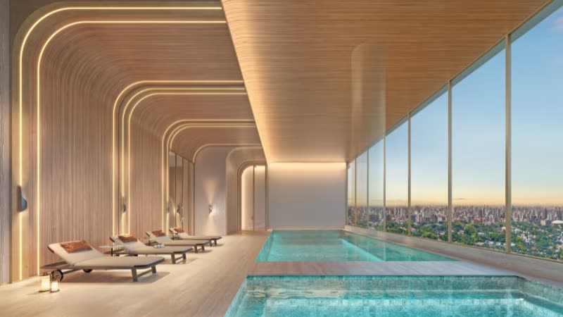 Piscina aquecida coberta com raia no Sky Wellness do 51º andar do Epic Jardim Europa