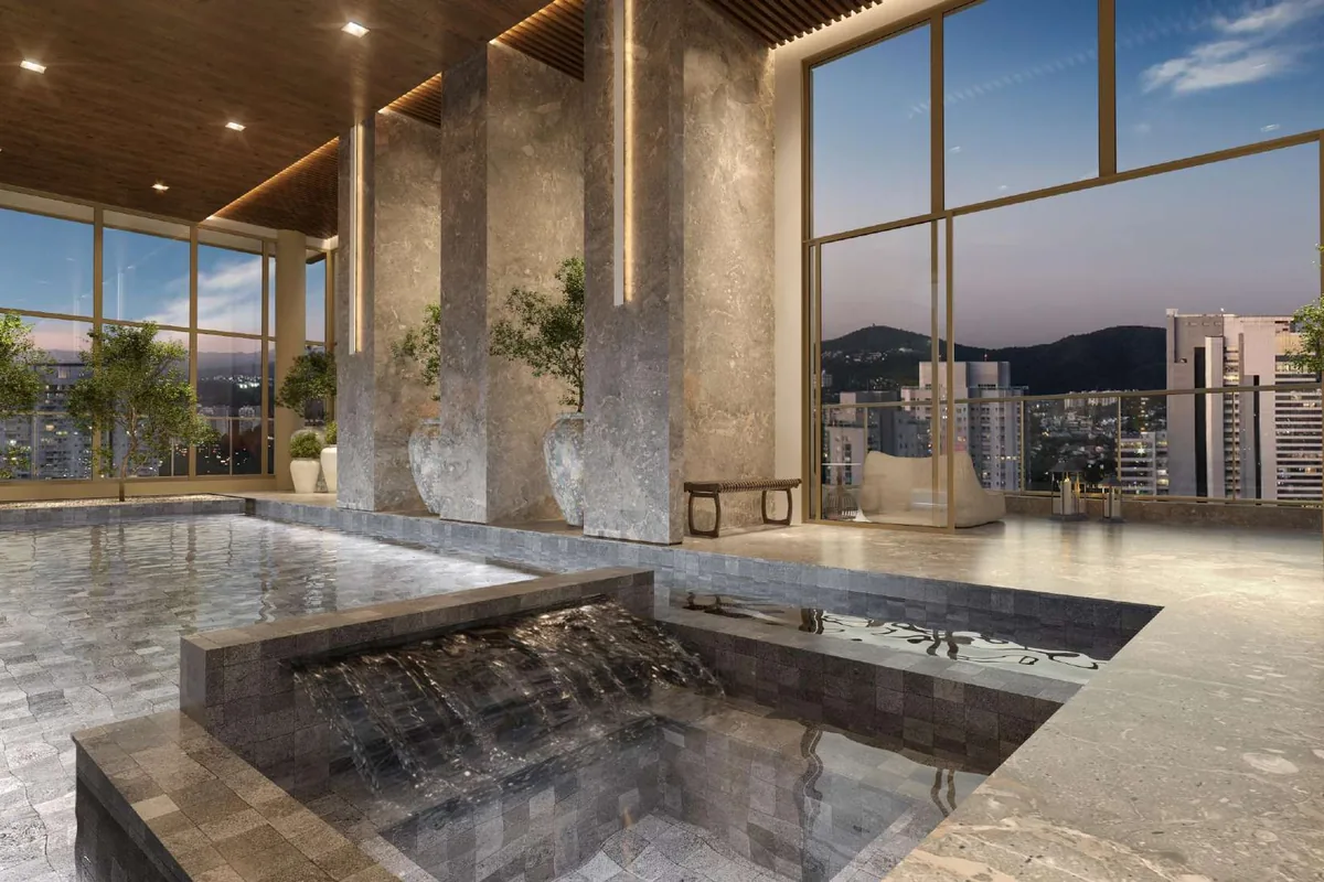 Piscina coberta aquecida no 20º andar do Kaá Home Boutique, com vista panorâmica
